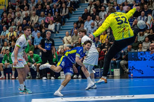 Daikin Handball Bundesliga, VfL Gummersbach HSG Wetzlar, 11 04 2026 Josip Å imiÄ‡, Circle Winger, HSG Wetzlar 10 , Ludvig Hallbäck VfL Gummersbach, 20 , Niklas Theiss, Backcourt, HSG Wetzlar 9 , Andreas Palicka, Goalkeeper, HSG Wetzlar 52 , Daikin Handball Bundesliga, VfL Gummersbach HSG Wetzlar, 11 04 2026 Copyright: xBEAUTIFULxSPORTS Erlhofx