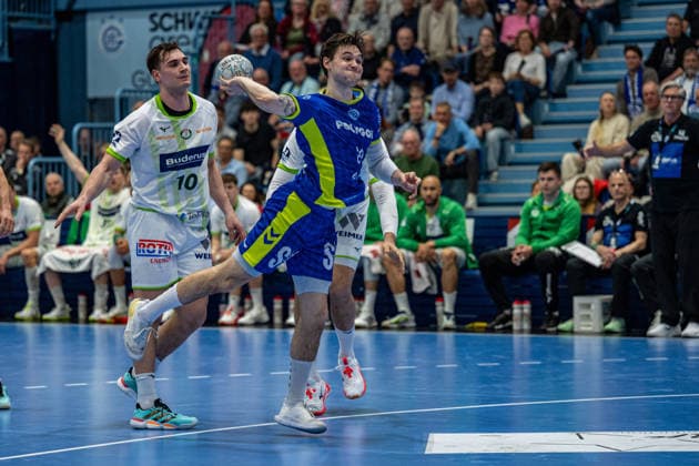 Daikin Handball Bundesliga, VfL Gummersbach HSG Wetzlar, 11 04 2026 Josip Å imiÄ‡, Kreislaeufer, HSG Wetzlar 10 , Ludvig Hallbäck VfL Gummersbach, 20 , Daikin Handball Bundesliga, VfL Gummersbach HSG Wetzlar, 11 04 2026 Copyright: xBEAUTIFULxSPORTS Erlhofx