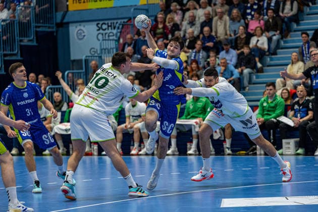 Daikin Handball Bundesliga, VfL Gummersbach HSG Wetzlar, 11 04 2026 Josip Å imiÄ‡, Kreislaeufer, HSG Wetzlar 10 , Ludvig Hallbäck VfL Gummersbach, 20 , Daikin Handball Bundesliga, VfL Gummersbach HSG Wetzlar, 11 04 2026 Copyright: xBEAUTIFULxSPORTS Erlhofx