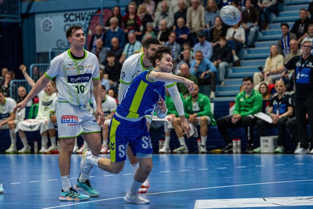 Daikin Handball Bundesliga, VfL Gummersbach HSG Wetzlar, 11 04 2026 Josip Å imiÄ‡, Kreislaeufer, HSG Wetzlar 10 , Ludvig Hallbäck VfL Gummersbach, 20 , Daikin Handball Bundesliga, VfL Gummersbach HSG Wetzlar, 11 04 2026 Copyright: xBEAUTIFULxSPORTS Erlhofx