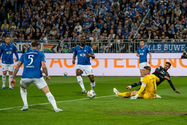2 Bundesliga SV Darmstadt 98 vs Hannover 96, 11 04 2026 Goal chance for Hannover 96 on the ball Elias Saad Hannover 96, 24 , Parade by Marcel Schuhen SV Darmstadt 98, 1 2 Bundesliga SV Darmstadt 98 vs Hannover 96, Merck Stadion am Böllenfalltor, 11 04 2026 DFB DFL REGULATIONS PROHIBIT ANY USE OF PHOTOGRAPHS AS IMAGE SEQUENCES AND OR QUASI VIDEO Copyright: xBEAUTIFULxSPORTS Hillx
