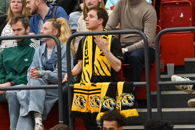 Tigers Tuebingen Fan veraergert Artland Dragons vs Tigers Tuebingen, 2 Basketball Bundesliga, Pro A, 31 Spieltag, Saison 2025 2026, 11 04 2026, Artland Dragons vs Tigers Tuebingen, 2 Basketball Bundesliga, Pro A, 31 Spieltag, Saison 2025 2026, 11 04 2026 Quakenbrueck Copyright: xEibner-Pressefoto RobertxGertzenx EP_RGN