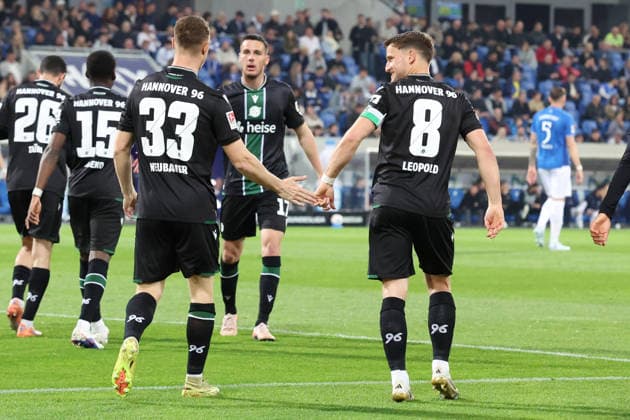 11 04 2026, xrekx, Fußball 2 Bundesliga, SV Darmstadt 98 Hannover 96 v l Torjubel nach dem Tor zum celebrating the goal celebrate 0 1 durch Maurice Neubauer Hannover 96 mit Enzo Leopold Hannover 96 DFL DFB REGULATIONS PROHIBIT ANY USE OF PHOTOGRAPHS as IMAGE SEQUENCES and or QUASI VIDEO Darmstadt