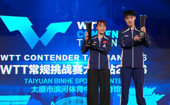 (260411) -- TAIYUAN, April 11, 2026 -- Gold medalists Huang Youzheng (R) Shi Xunyao of China pose for photos during the awarding ceremony of mixed doubles at the World Table tennis, Tischtennis (WTT) Contender Taiyuan 2026 in Taiyuan, north China s Shanxi Province, April 11, 2026. ) (SP)CHINA-TAIYUAN-TABLE TENNIS-WTT CONTENDER TAIYUAN 2026 (CN) YangxChenguang 