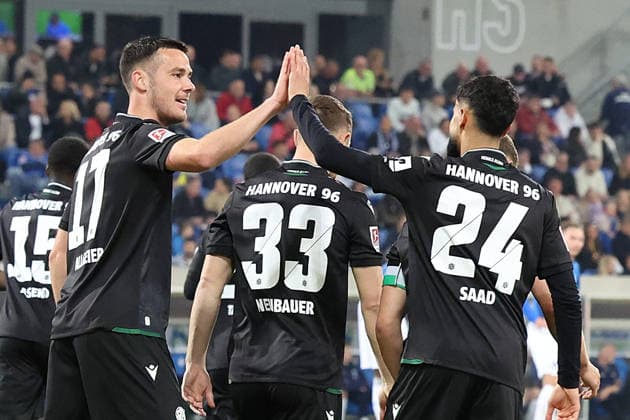 11 04 2026, xrekx, Fußball 2 Bundesliga, SV Darmstadt 98 Hannover 96 v l Torjubel nach dem Tor zum celebrating the goal celebrate 0 1 durch Maurice Neubauer Hannover 96 mit Bastian Allgeier Hannover 96 Elias Saad Hannover 96 DFL DFB REGULATIONS PROHIBIT ANY USE OF PHOTOGRAPHS as IMAGE SEQUENCES and or QUASI VIDEO Darmstadt