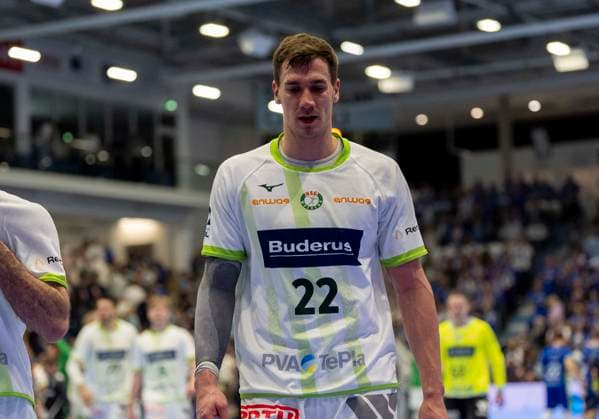 Jona Schoch HSG Wetzlar 22 disappointed, disappointed looking, dissapointed, sad, frustrated, frustrated, frustrated after the defeat VfL Gummersbach HSG Wetzlar, Handball Daikin HBL Handball Bundesliga, 28 Matchday, 11 04 2026 Copyright: HMBxMedia xMarcoxBader