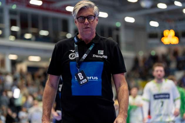 Runar Sigtryggsson head coach HSG Wetzlar disappointed, disappointed looking, dissapointed, sad, frustrated, frustrated, frustrated after the defeat VfL Gummersbach HSG Wetzlar, Handball Daikin HBL Handball Bundesliga, 28 Matchday, 11 04 2026 Copyright: HMBxMedia xMarcoxBader