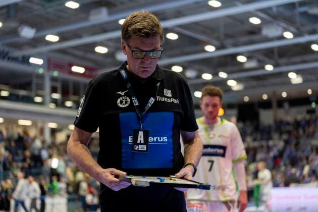 Jasmin Camdzic coach HSG Wetzlar disappointed, disappointed looking, dissapointed, sad, frustrated, frustrated, frustrated, frustrated after the defeat VfL Gummersbach HSG Wetzlar, Handball Daikin HBL Handball Bundesliga, 28 Matchday, 11 04 2026 Copyright: HMBxMedia xMarcoxBader