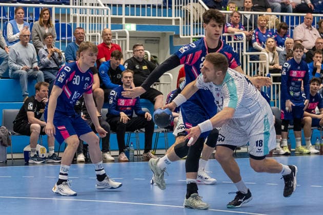 Duel between Luca Krist TSV Bayer Dormagen, 02 and Fabian Wiederstein SG BBM Bietigheim, 18 TSV Bayer Dormagen vs SG BBM Bietigheim, Handball, 2 HBL, Matchday 27, Season 2025 2026, 11 04 2026 TSV Bayer Dormagen vs SG BBM Bietigheim, Handball, 2 HBL, Matchday 27, Season 2025 2026, 11 04 2026 Dormagen Copyright: xEibner-Pressefoto ThomasxHaeslerx EP_THR