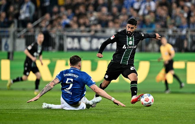 11 04 2026, xfux, Soccer 2 Bundesliga, SV Darmstadt 98 Hannover 96 v l Matej Maglica SV Darmstadt 98 , Elias Saad Hannover 96 DFL DFB REGULATIONS PROHIBIT ANY USE OF PHOTOGRAPHS as IMAGE SEQUENCES and or QUASI VIDEO Darmstadt