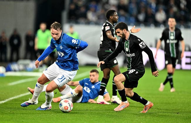 11 04 2026, xfux, Soccer 2 Bundesliga, SV Darmstadt 98 Hannover 96 v l Niklas Schmidt SV Darmstadt 98 , Waniss Taibi Hannover 96 DFL DFB REGULATIONS PROHIBIT ANY USE OF PHOTOGRAPHS as IMAGE SEQUENCES and or QUASI VIDEO Darmstadt