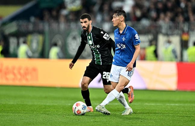 11 04 2026, xfux, Fussball 2 Bundesliga, SV Darmstadt 98 Hannover 96 v l Waniss Taibi Hannover 96 , Hiroki Akiyama SV Darmstadt 98 DFL DFB REGULATIONS PROHIBIT ANY USE OF PHOTOGRAPHS as IMAGE SEQUENCES and or QUASI VIDEO Darmstadt