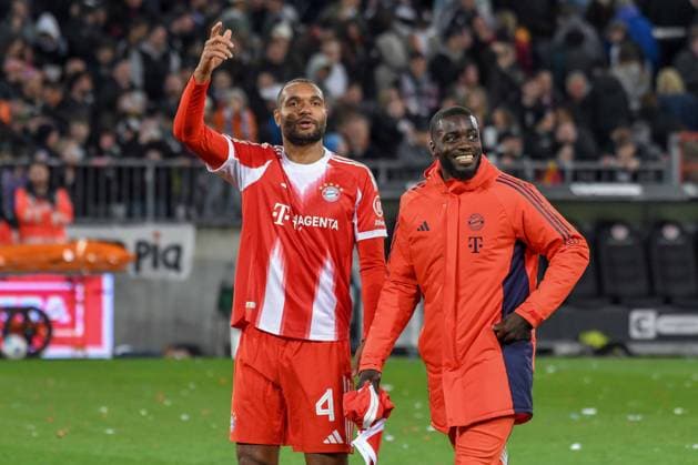 Schlussjubel Jonathan Tah Dayot Upamecano ( Bayern ) Deutschland , Hamburg , Millerntorstadion , Fussball , 1. Bundesliga , FC St Pauli - FC Bayern München *** Final cheer Jonathan Tah Dayot Upamecano Bayern Germany , Hamburg , Millerntorstadion , Football , 1 Bundesliga , FC St Pauli FC Bayern München