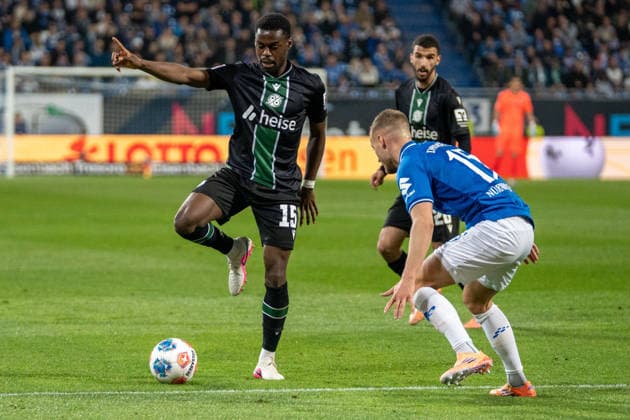 2 Bundesliga SV Darmstadt 98 vs Hannover 96, 11 04 2026 duel between NoÃ l AsÃ ko Hannover 96, 15 and Fabian Nürnberger SV Darmstadt 98, 15 2 Bundesliga SV Darmstadt 98 vs Hannover 96, Merck Stadion am Böllenfalltor, 11 04 2026 DFB DFL REGULATIONS PROHIBIT ANY USE OF PHOTOGRAPHS AS IMAGE SEQUENCES AND OR QUASI VIDEO Copyright: xBEAUTIFULxSPORTS Hillx