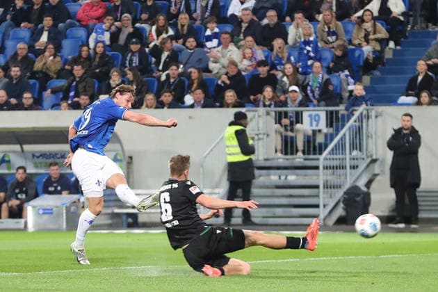 11 04 2026, xtvx, Fussball 2 Bundesliga, SV Darmstadt 98 Hannover 96 v l Fynn Lakenmacher SV Darmstadt 98 Torschuss, has a shot on goal Maik Nawrocki Hannover 96 DFL DFB REGULATIONS PROHIBIT ANY USE OF PHOTOGRAPHS as IMAGE SEQUENCES and or QUASI VIDEO Darmstadt