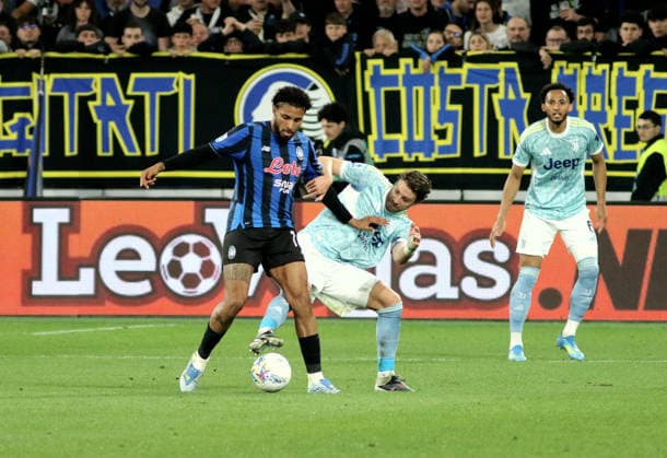 Foto IPP Albano Angilletta Bergamo 11 04 2026 Calcio Campionato di serie A 2025 2026 Atalanta - Juventus nella foto: Manuel Locatelli e Éderson Josè Italy Photo Press World Copyright italy ITALY  Copyright: xR4924_italyphotopressx
