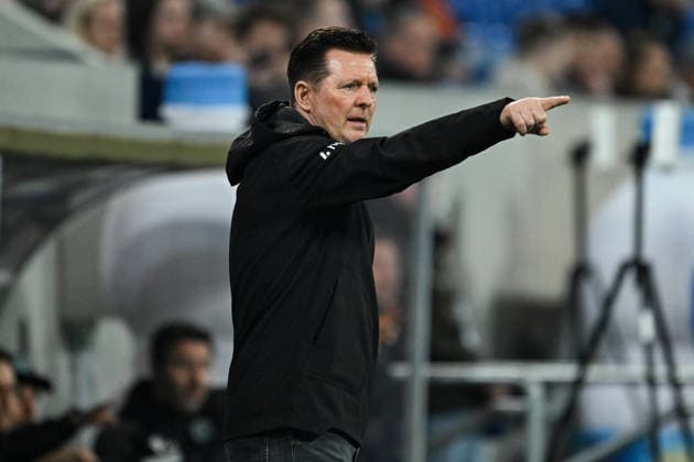 Christian Titz Hannover 96, Coach gesticulates, GER, SV Darmstadt 98 vs Hannover 96, Football 2 Bundesliga, Matchday 29, Season 2025 2026, 11 04 2026 DFL regulations prohibit any use of photographs as image sequences and or quasi video GER, SV Darmstadt 98 vs Hannover 96, Football 2 Bundesliga, Matchday 29, Season 2025 2026, 11 04 2026 Darmstadt Copyright: xEibner-Pressefoto FlorianxWiegandx EP_FWD