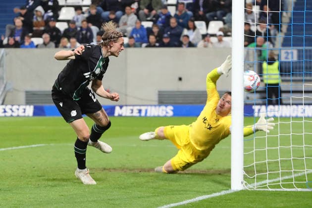 11 04 2026, xtvx, Fußball 2 Bundesliga, SV Darmstadt 98 Hannover 96 v l Goal scored, Tor zum 0 2 Stefan Teitur Thordarson Hannover 96 Torwart Marcel Schuhen SV Darmstadt 98 DFL DFB REGULATIONS PROHIBIT ANY USE OF PHOTOGRAPHS as IMAGE SEQUENCES and or QUASI VIDEO Darmstadt