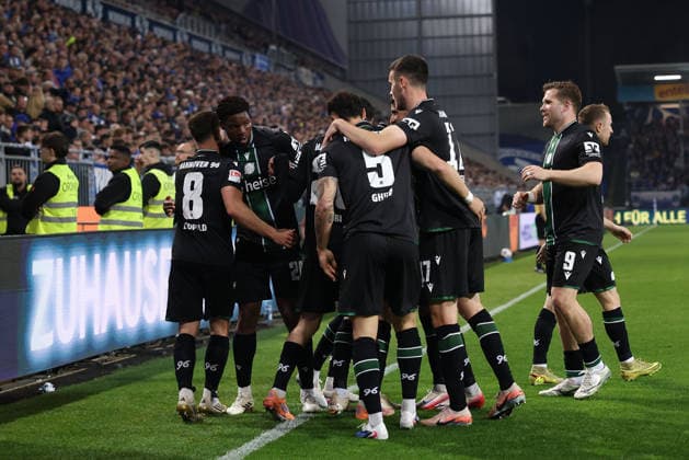 2026 04 11 xjfx 2 Bundesliga 29 Matchday SV Darmstadt 98 Hannover 96 v l , Goal celebration around Stefan Teitur Hannover 96 , Goal celebration, celebrate the goal DFL DFB REGULATIONS PROHIBIT ANY USE OF PHOTOGRAPHS as IMAGE SEQUENCES and or QUASI VIDEO Copyright: JoaquimxFerreira