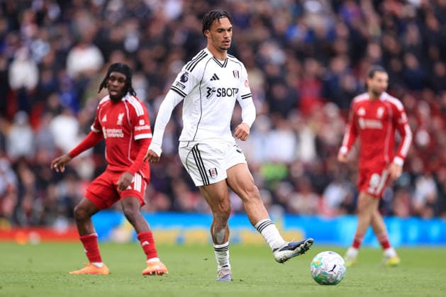 Fußball Premier League Liverpool gegen Fulham 11. April 2026 Premier League Liverpool gegen Fulham Antonee Robinson von Fulham Foto Simon Stacpoole Abseits Liverpool UK  Copyright: xSimonxStacpoolexOffside