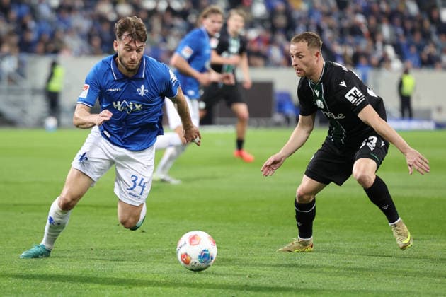 11 04 2026, xrekx, Fußball 2 Bundesliga, SV Darmstadt 98 Hannover 96 v l Killian Corredor SV Darmstadt 98 Maurice Neubauer Hannover 96 Zweikampf, Aktion, action, battle for the ball DFL DFB REGULATIONS PROHIBIT ANY USE OF PHOTOGRAPHS as IMAGE SEQUENCES and or QUASI VIDEO Darmstadt