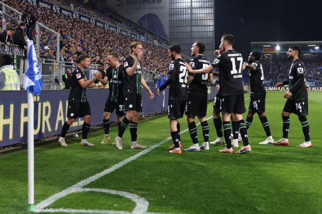 2026 04 11 xjfx 2 Bundesliga 29 Matchday SV Darmstadt 98 Hannover 96 v l , Goal celebration around Stefan Teitur Hannover 96 , Goal celebration, celebrate the goal DFL DFB REGULATIONS PROHIBIT ANY USE OF PHOTOGRAPHS as IMAGE SEQUENCES and or QUASI VIDEO Copyright: JoaquimxFerreira