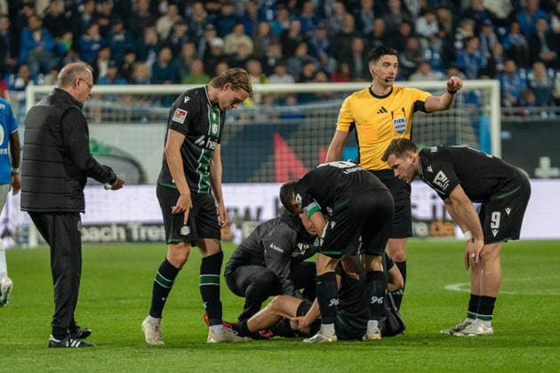 2 Bundesliga SV Darmstadt 98 vs Hannover 96, 11 04 2026 Injury and substitution of Maik Nawrocki Hannover 96, 6 2 Bundesliga SV Darmstadt 98 vs Hannover 96, Merck Stadion am Böllenfalltor, 11 04 2026 DFB DFL REGULATIONS PROHIBIT ANY USE OF PHOTOGRAPHS AS IMAGE SEQUENCES AND OR QUASI VIDEO Copyright: xBEAUTIFULxSPORTS Hillx