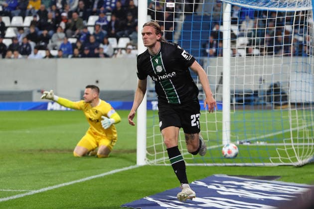 11 04 2026, xtvx, Fußball 2 Bundesliga, SV Darmstadt 98 Hannover 96 v l Goal scored, Tor zum 0 2 Stefan Teitur Thordarson Hannover 96 Torwart Marcel Schuhen SV Darmstadt 98 DFL DFB REGULATIONS PROHIBIT ANY USE OF PHOTOGRAPHS as IMAGE SEQUENCES and or QUASI VIDEO Darmstadt