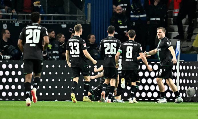 11 04 2026, xfux, Fussball 2 Bundesliga, SV Darmstadt 98 Hannover 96 v l Ime Okon Hannover 96 und Spieler Hannover 96 Torjubel, Jubel, Goal celebration, celebrate the goal zum 0 2 jubelnd bejubelt jubelt jubeln Jubel DFL DFB REGULATIONS PROHIBIT ANY USE OF PHOTOGRAPHS as IMAGE SEQUENCES and or QUASI VIDEO Darmstadt