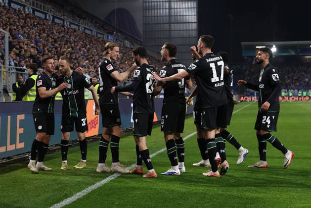 2026 04 11 xjfx 2 Bundesliga 29 Matchday SV Darmstadt 98 Hannover 96 v l , Goal celebration around Stefan Teitur Hannover 96 , Goal celebration, celebrate the goal DFL DFB REGULATIONS PROHIBIT ANY USE OF PHOTOGRAPHS as IMAGE SEQUENCES and or QUASI VIDEO Copyright: JoaquimxFerreira