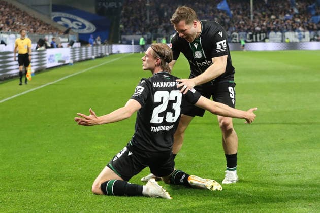 11 04 2026, xtvx, Fußball 2 Bundesliga, SV Darmstadt 98 Hannover 96 v l Goal scored, Tor zum 0 2 Stefan Teitur Thordarson Hannover 96 Torjubel, Goal celebration, celebrate the goal, celebrates scoring Stefan Teitur Thordarson Hannover 96 Benjamin Kaellmann Hannover 96 DFL DFB REGULATIONS PROHIBIT ANY USE OF PHOTOGRAPHS as IMAGE SEQUENCES and or QUASI VIDEO Darmstadt