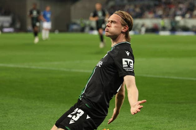 2026 04 11 xjfx 2 Bundesliga 29 Matchday SV Darmstadt 98 Hannover 96 v l , Stefan Teitur Hannover 96 köpft das Tor zum 0 2, scores the goal to 0 2, Torjubel, Goal celebration, celebrate the goal DFL DFB REGULATIONS PROHIBIT ANY USE OF PHOTOGRAPHS as IMAGE SEQUENCES and or QUASI VIDEO Copyright: JoaquimxFerreira