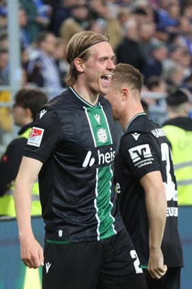 11 04 2026, xtvx, Fußball 2 Bundesliga, SV Darmstadt 98 Hannover 96 v l Goal scored, Tor zum 0 2 Stefan Teitur Thordarson Hannover 96 Torjubel, Goal celebration, celebrate the goal, celebrates scoring Stefan Teitur Thordarson Hannover 96 Maurice Neubauer Hannover 96 DFL DFB REGULATIONS PROHIBIT ANY USE OF PHOTOGRAPHS as IMAGE SEQUENCES and or QUASI VIDEO Darmstadt