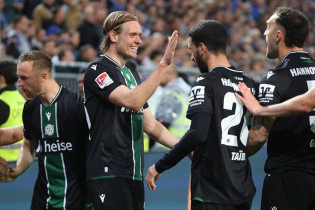 11 04 2026, xtvx, Fußball 2 Bundesliga, SV Darmstadt 98 Hannover 96 v l Goal scored, Tor zum 0 2 Stefan Teitur Thordarson Hannover 96 Torjubel, Goal celebration, celebrate the goal, celebrates scoring Stefan Teitur Thordarson Hannover 96 DFL DFB REGULATIONS PROHIBIT ANY USE OF PHOTOGRAPHS as IMAGE SEQUENCES and or QUASI VIDEO Darmstadt