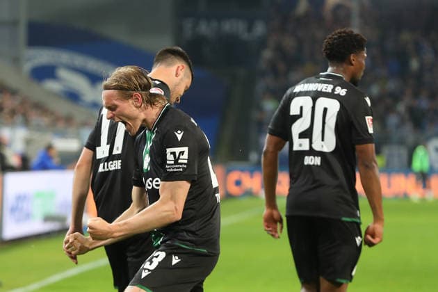 11 04 2026, xtvx, Fußball 2 Bundesliga, SV Darmstadt 98 Hannover 96 v l Goal scored, Tor zum 0 2 Stefan Teitur Thordarson Hannover 96 Torjubel, Goal celebration, celebrate the goal, celebrates scoring Stefan Teitur Thordarson Hannover 96 DFL DFB REGULATIONS PROHIBIT ANY USE OF PHOTOGRAPHS as IMAGE SEQUENCES and or QUASI VIDEO Darmstadt