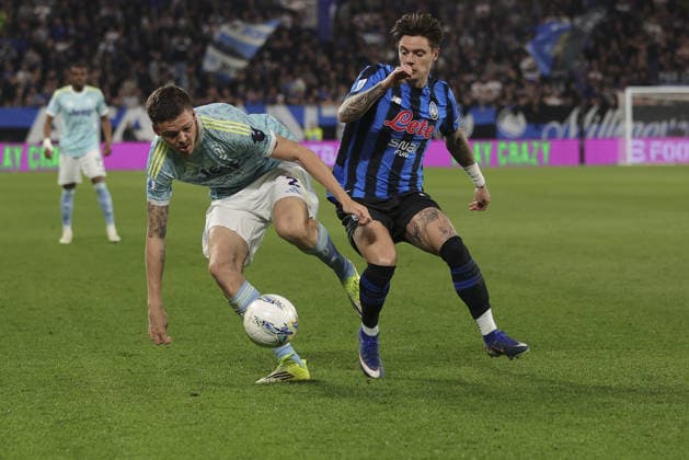Emil Holm of Juventus FC battle for the ball with Nicola Zalewski of Atalanta BC during Atalanta BC vs Juventus FC, 32Â° Serie A Enilive 2025-26 game at New Balance Arena in Bergamo (BG), Italy, on April 11, 2026.  Copyright: xDavidexCasentini IPAxSportx xipa-agency.netx xx IPA_73897957 IPA_Agency_IPA73897957