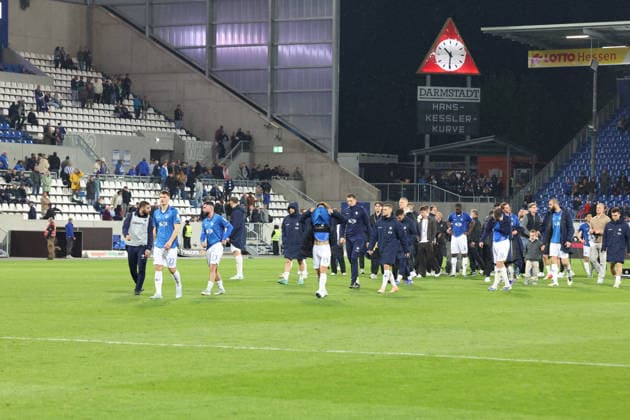 11 04 2026, xrekx, Soccer 2 Bundesliga, SV Darmstadt 98 Hannover 96 v l Darmstadt Team on the way to the fans End of match DFL DFB REGULATIONS PROHIBIT ANY USE OF PHOTOGRAPHS as IMAGE SEQUENCES and or QUASI VIDEO Darmstadt