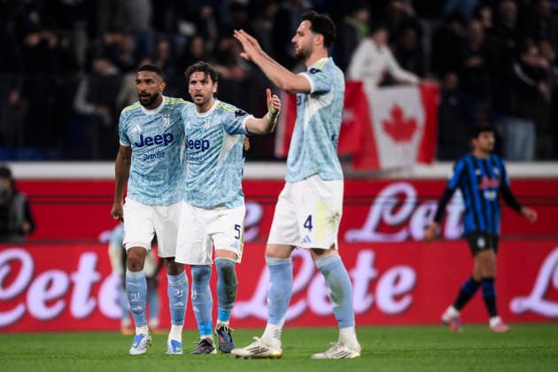 Atalanta BC v Juventus FC - Serie A Gleison Bremer, Manuel Locatelli and Federico Gatti of Juventus FC celebrate the victory at the end of the Serie A football match between Atalanta BC and Juventus FC. Bergamo Italy Copyright: xNicolòxCampox
