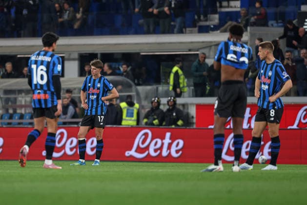 Atalanta players disappointed at the end of the game during the Serie A soccer match between A.C Atalanta B.C. and Juventus at the New Balance Arena in Bergamo, Italy - Saturday, April 11, 2026. - Soccer .  Copyright: xStefanoxNicoli LaPressex