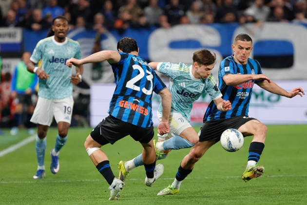 Francisco Conceicao of FC Juventus under pressure from Nikola Krstovic of Atalanta BC during the match of 2025-2026 Serie A football between Atalanta BC vs Juventus FC at the New Balance Arena Stadium on 11 April 2026 in Bergamo, BG.  Copyright: xEmanuelexPennacchio IPAxSportx xipa-agency.netx xx IPA_73899235 IPA_Agency_IPA73899235