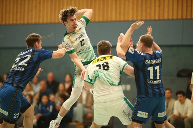 Handball, Saison 2025 2026, 3. Liga, Staffel Nord-Ost, Männer. HG Hamburg-Barmbek - SC DHfK Leipzig II. Nick Volmert (Leipzig, M.) beim Sprungwurf. Barmbek Hamburg *** Handball, Season 2025 2026, 3 League, Season North East, Men HG Hamburg Barmbek SC DHfK Leipzig II Nick Volmert Leipzig, M on jump shot Barmbek Hamburg