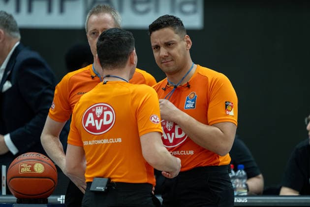 Steve Bittner, Christof Madinger Referee , Enrico Streit Referee GER, MHP RIESEN Ludwigsburg vs ALBA Berlin, Basketball Bundesliga, easycredit BBL, Matchday 29, Season 2025 2026, 11 04 2026, GER, MHP RIESEN Ludwigsburg vs ALBA Berlin, Basketball Bundesliga, easycredit BBL, Matchday 29, Season 2025 2026, 11 04 2026 Ludwigsburg Copyright: xEibner-Pressefoto SaschaxWaltherx EP_EER