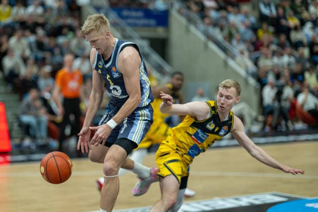 Sam Griesel ALBA Berlin, 05 , Toms Skuja MHP RIESEN Ludwigsburg, 05 , GER, MHP RIESEN Ludwigsburg vs ALBA Berlin, Basketball Bundesliga, easycredit BBL, Matchday 29, Season 2025 2026, 11 04 2026, GER, MHP RIESEN Ludwigsburg vs ALBA Berlin, Basketball Bundesliga, easycredit BBL, Matchday 29, Season 2025 2026, 11 04 2026 Ludwigsburg Copyright: xEibner-Pressefoto SaschaxWaltherx EP_EER