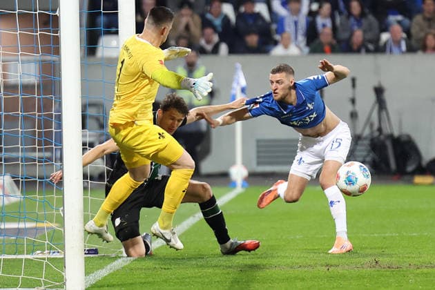 11 04 2026, xrekx, Soccer 2 Bundesliga, SV Darmstadt 98 Hannover 96 v l Marcel Schuhen SV Darmstadt 98 Benedikt Pichler Hannover 96 Fabian Nürnberger Nuernberger SV Darmstadt 98 Zweikampf, Aktion, action, battle for the ball DFL DFB REGULATIONS PROHIBIT ANY USE OF PHOTOGRAPHS as IMAGE SEQUENCES and or QUASI VIDEO Darmstadt