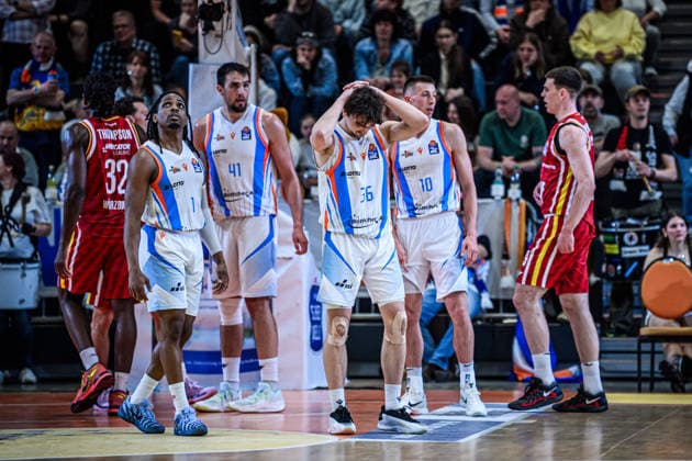 easycredit BBL Basketball Bundesliga 2025 2026 29 Matchday 11 04 2026 Science City Jena vs Fitness First Würzburg Baskets center Kristofer Krause Jena beats his hands over his head, after his 5 personal foul he has to leave the court Sparkassen Arena