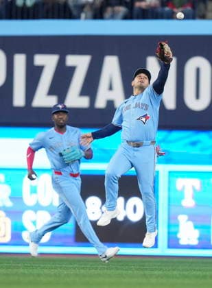 April 11, 2026, Toronto, On, CANADA: Toronto Blue Jays outfielder Daulton Varsho (5) misses a ball as teammate Jesus Sanchez (12) looks on during third inning American League MLB, Baseball Herren, USA baseball action against Minnesota Twins in Toronto on Saturday, April 11, 2026. Canada News - April 11, 2026  - ZUMAc35_ 20260411_zaf_c35_083 Copyright: xNathanxDenettex