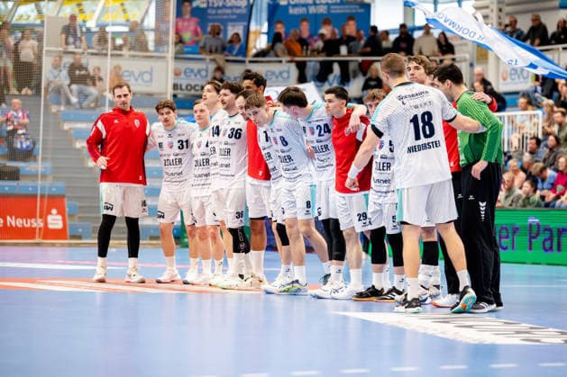 Dormagen, 11 04 2026, Handball, Men, 2 Bundesliga, Matchday 27, 2025 2026 TSV Bayer Dormagen SG BBM Bietigheim Team of SG BBM Bietigheim at the run-in Dormagen TSV Bayer Sportcenter NRW Germany