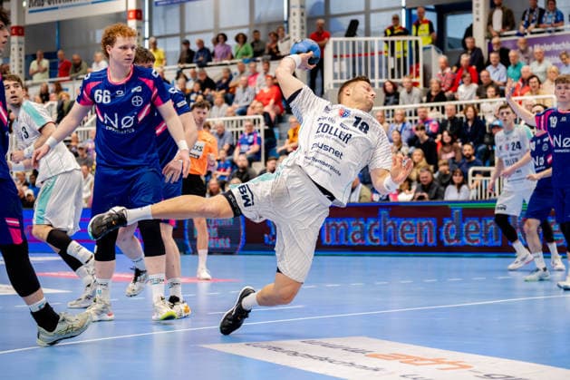 Dormagen, 11 04 2026, Handball, Men, 2 Bundesliga, 27 Matchday, 2025 2026 TSV Bayer Dormagen SG BBM Bietigheim Fabian Wiederstein SG BBM Bietigheim, 18 on goal throw Dormagen TSV Bayer Sportcenter NRW Germany