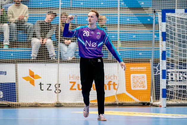 Dormagen, 11 04 2026, Handball, Men, 2 Bundesliga, 27 Matchday, 2025 2026 TSV Bayer Dormagen SG BBM Bietigheim Christian Ole Simonsen TSV Bayer Dormagen, 20 celebrates a parade Dormagen TSV Bayer Sportcenter NRW Germany