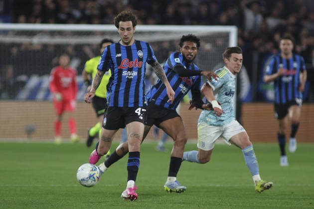 CALCIO - Serie A - Atalanta BC vs Juventus FC Lorenzo Bernasconi of Atalanta FC play the ball during Atalanta BC vs Juventus FC, 32Â° Serie A Enilive 2025-26 game at New Balance Arena in Bergamo (BG), Italy, on April 11, 2026. Bergamo Italy  Copyright: xIPAxSport ABACAx